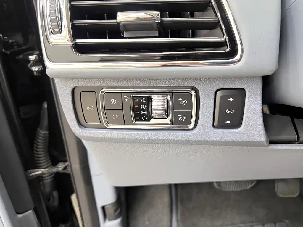 Navigator 2022 3.5T Long Axis Presidential Edition купить на сайте DeffCars