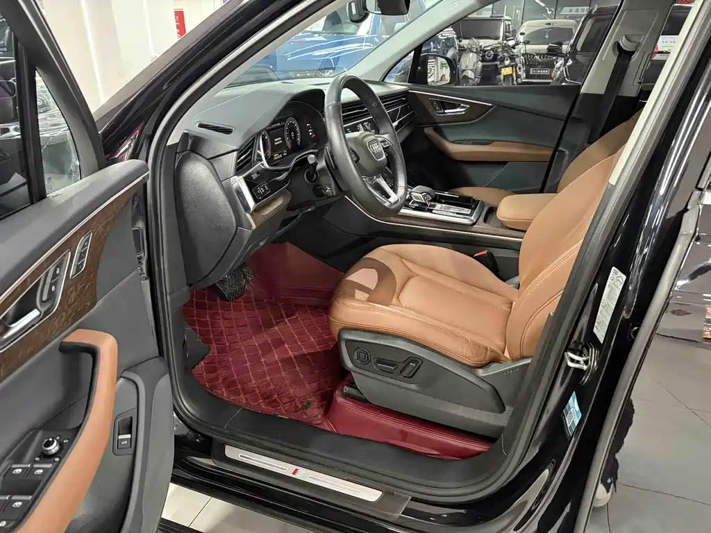 Audi Q7 2021 55 TFSI quattro S line sports version купить на сайте DeffCars