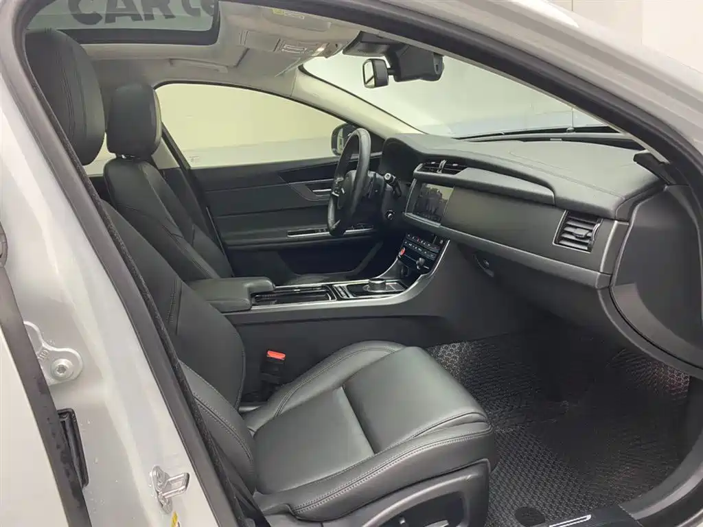 Jaguar XFL 2020 XFL 2.0T P200 two-wheel drive flagship version купить на сайте DeffCars