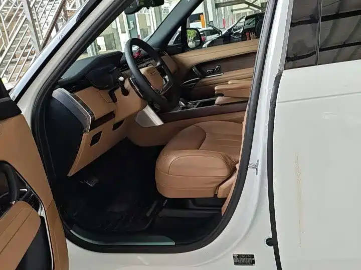 Range Rover 2023 3.0 L6 400PS Seven-seater Extended Edition купить на сайте DeffCars