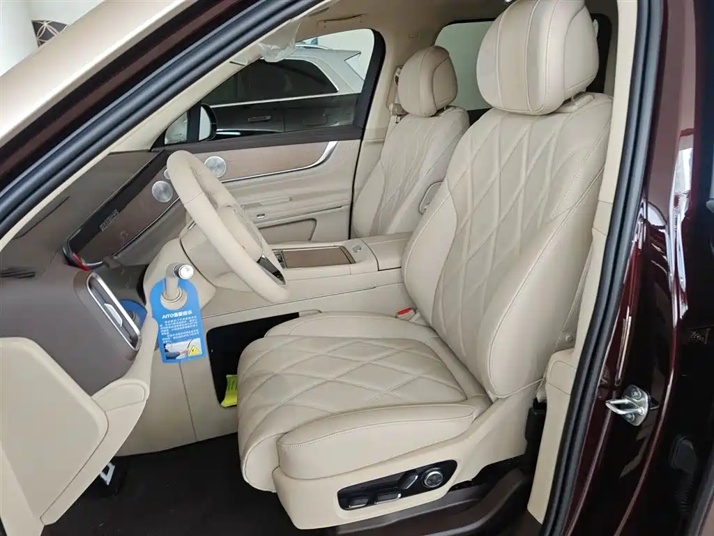 Wenjie M9 2025 extended range Ultra version 52kWh 6-seater version 192-line lidar) купить на сайте DeffCars