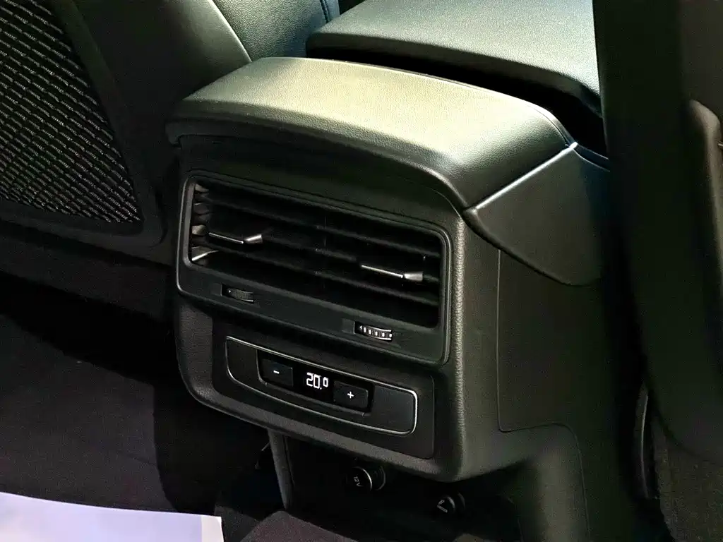Audi Q7 2023 45 TFSI quattro S line sports купить на сайте DeffCars