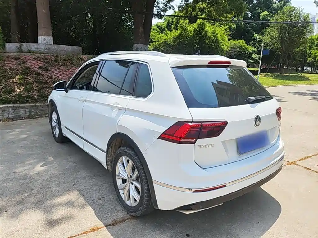 Tiguan 2017 280TSI two-wheel drive elite model купить на сайте DeffCars