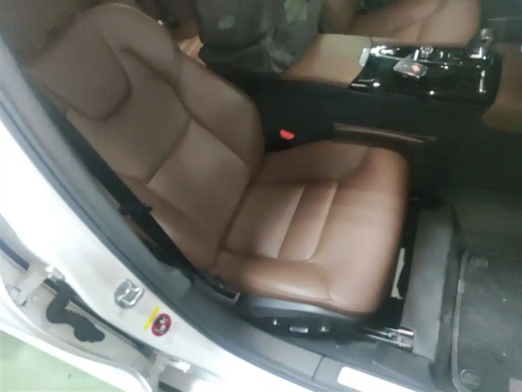 Volvo S60 plug-in hybrid 2021 T8 E-drive hybrid four-wheel drive Zhiyi luxury version купить на сайте DeffCars