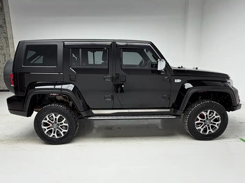 Beijing off-road BJ40 2023 2.0T automatic four-wheel drive city hunter version knight type купить на сайте DeffCars