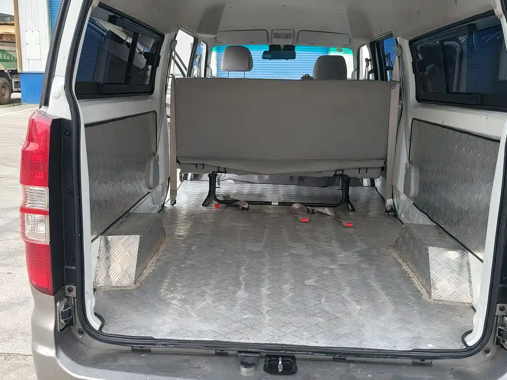 New Hiace S 2023 1.5L Fortune Edition Bus 5/6/7 Seats Central Air Conditioning Version SWC15M купить на сайте DeffCars