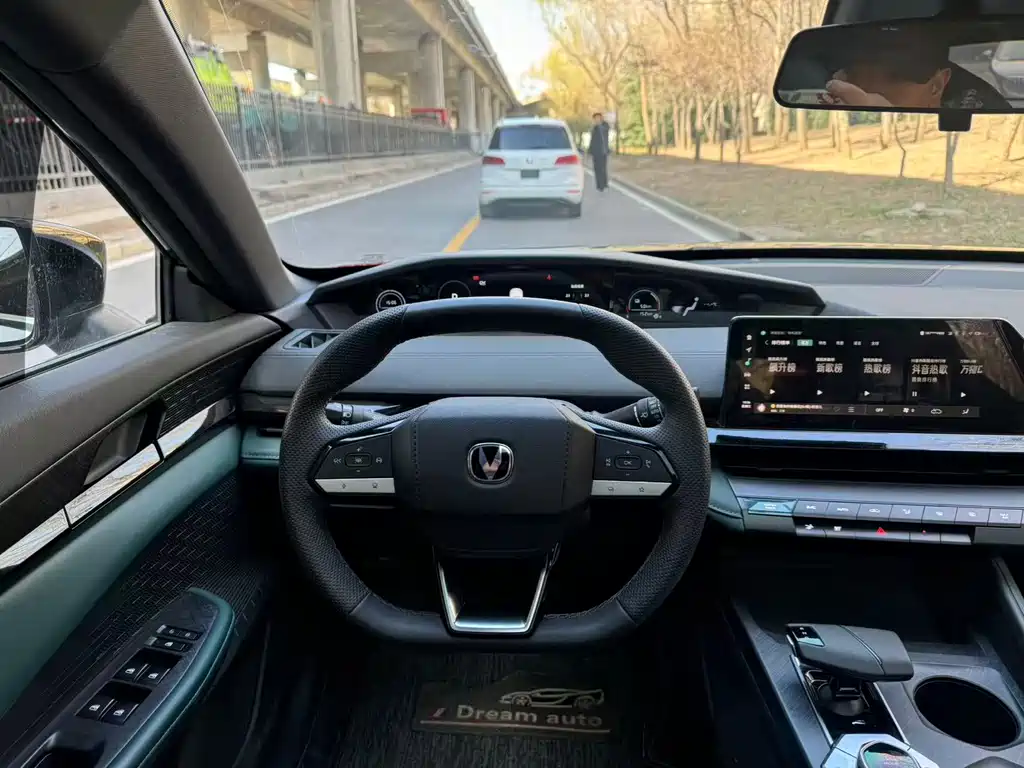 Changan UNI-V Smart Electric iDD 2024 Blue Whale Smart iDD 136km Smart Cool Model купить на сайте DeffCars