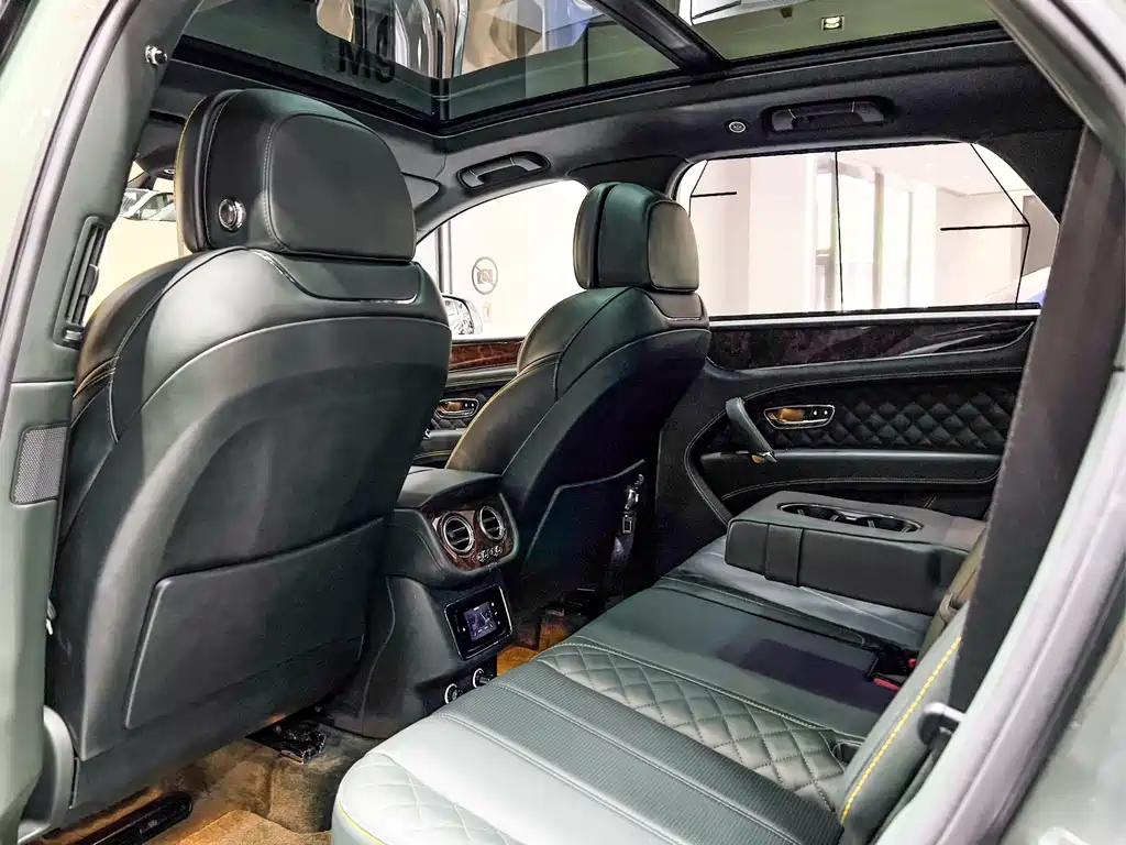Bentayga 2017 6.0T Standard Edition купить на сайте DeffCars