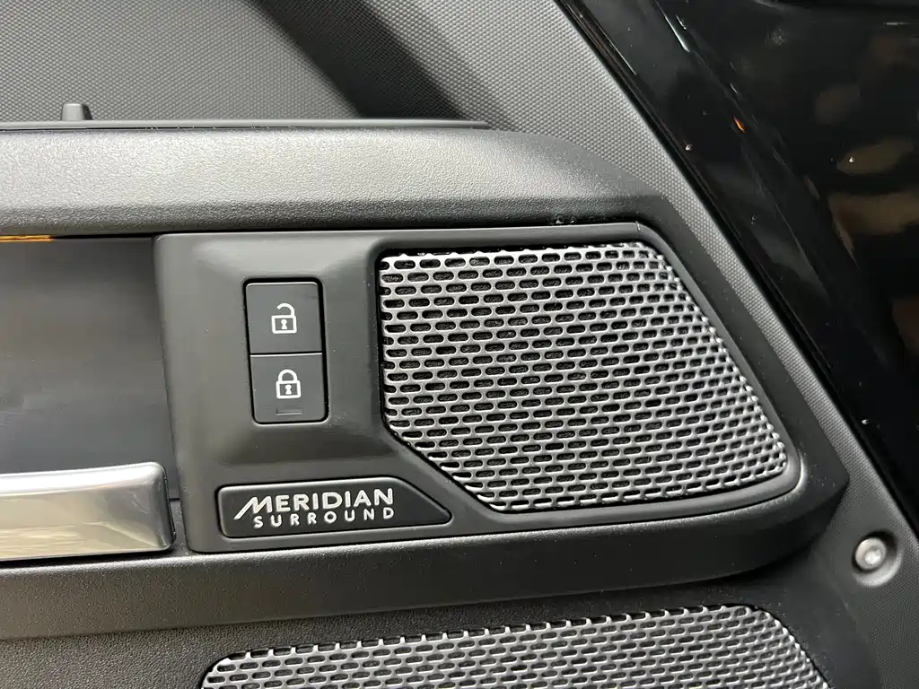 Land Rover Defender 2024 110 5.0T V8 купить на сайте DeffCars