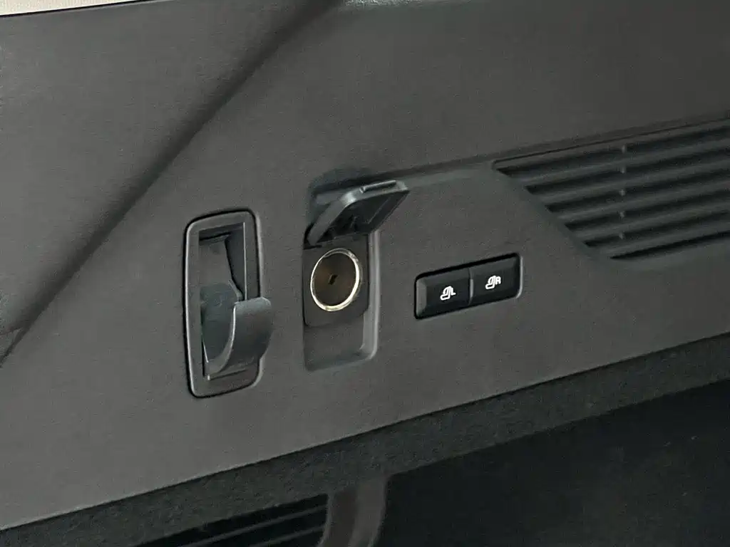 Voyager 2023 2.0T four-wheel drive Zunrui version купить на сайте DeffCars