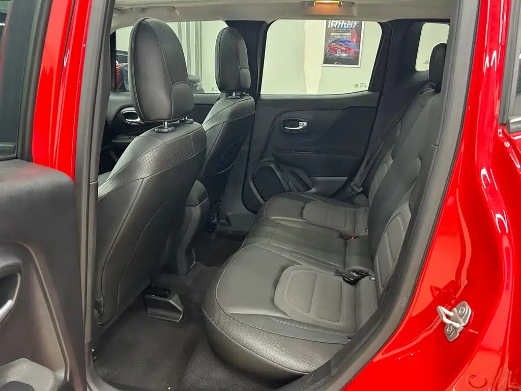 Renegade 2019 220T Automatic Leading Edition купить на сайте DeffCars