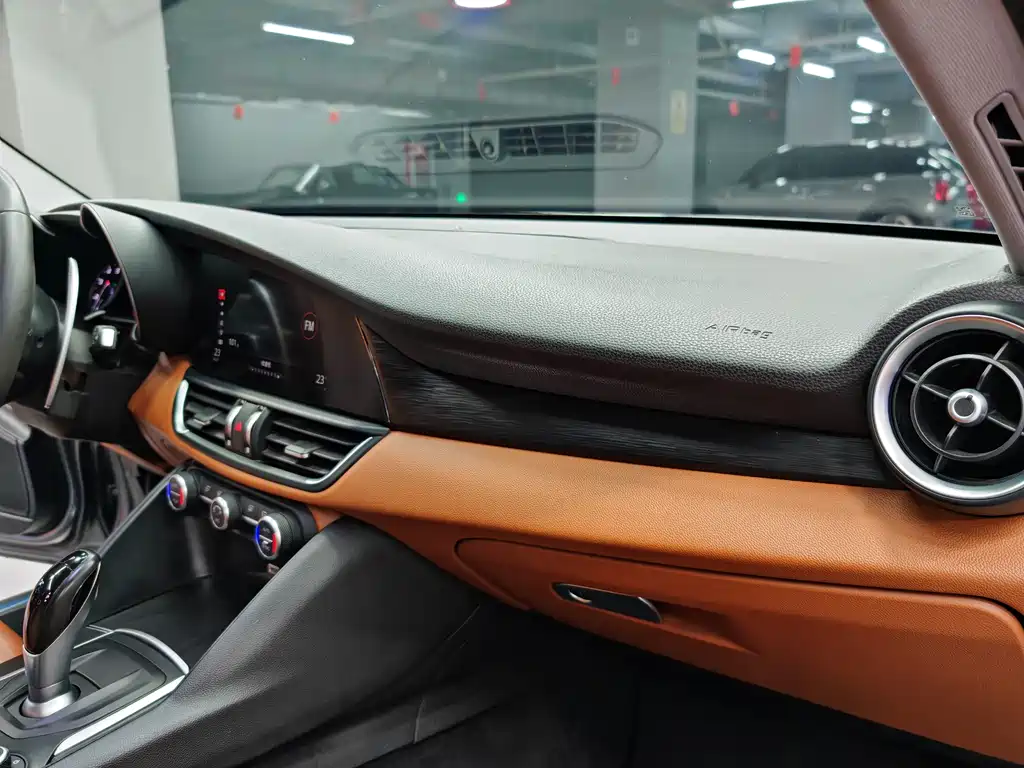 Giulia Juliet 2017 2.0T 280HP Luxury Edition купить на сайте DeffCars
