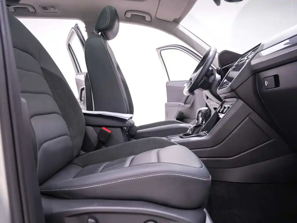 Tiguan L 2021 330TSI automatic two-wheel drive R-Line version купить на сайте DeffCars