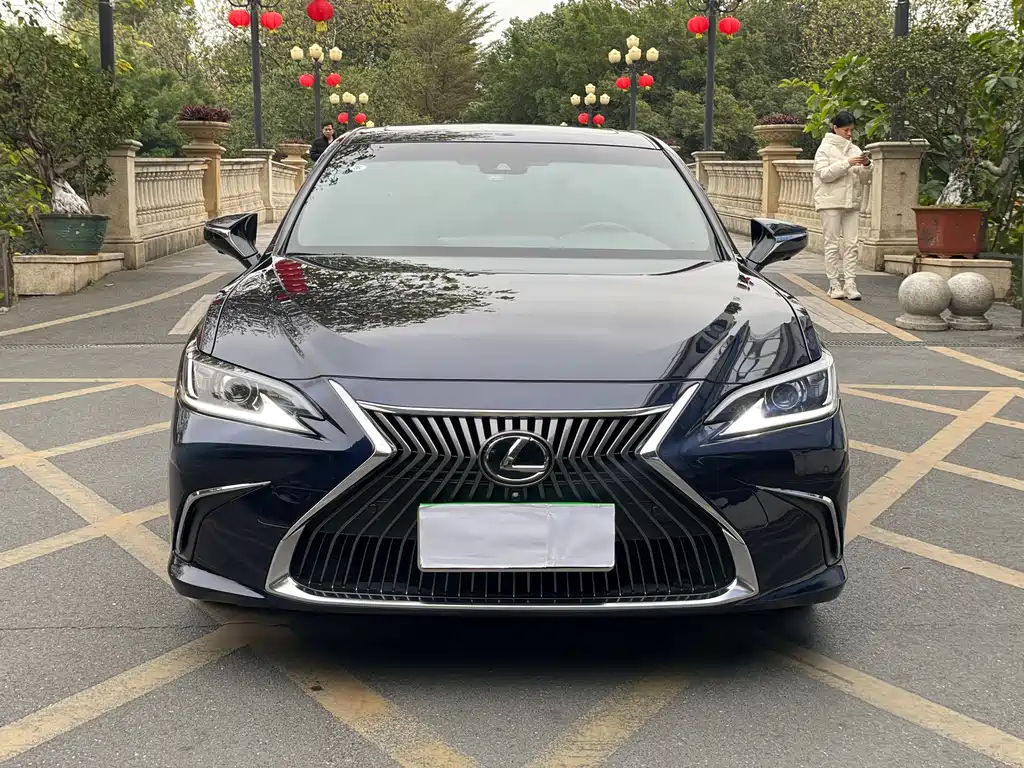 Lexus ES 2018 200 Excellence Edition National V купить на сайте DeffCars