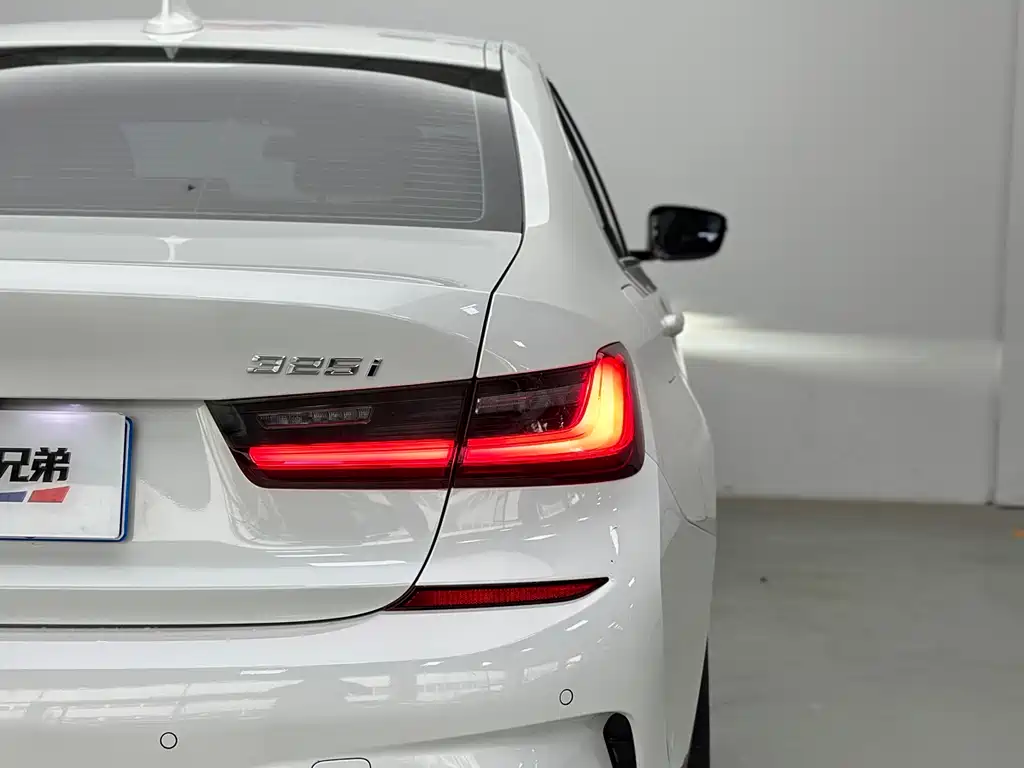 BMW 3 Series 2021 325i M Sports Package купить на сайте DeffCars