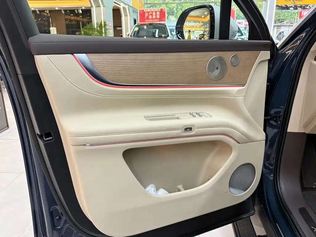 Wenjie M9 2024 extended range Ultra version 52kWh 5-seater version купить на сайте DeffCars