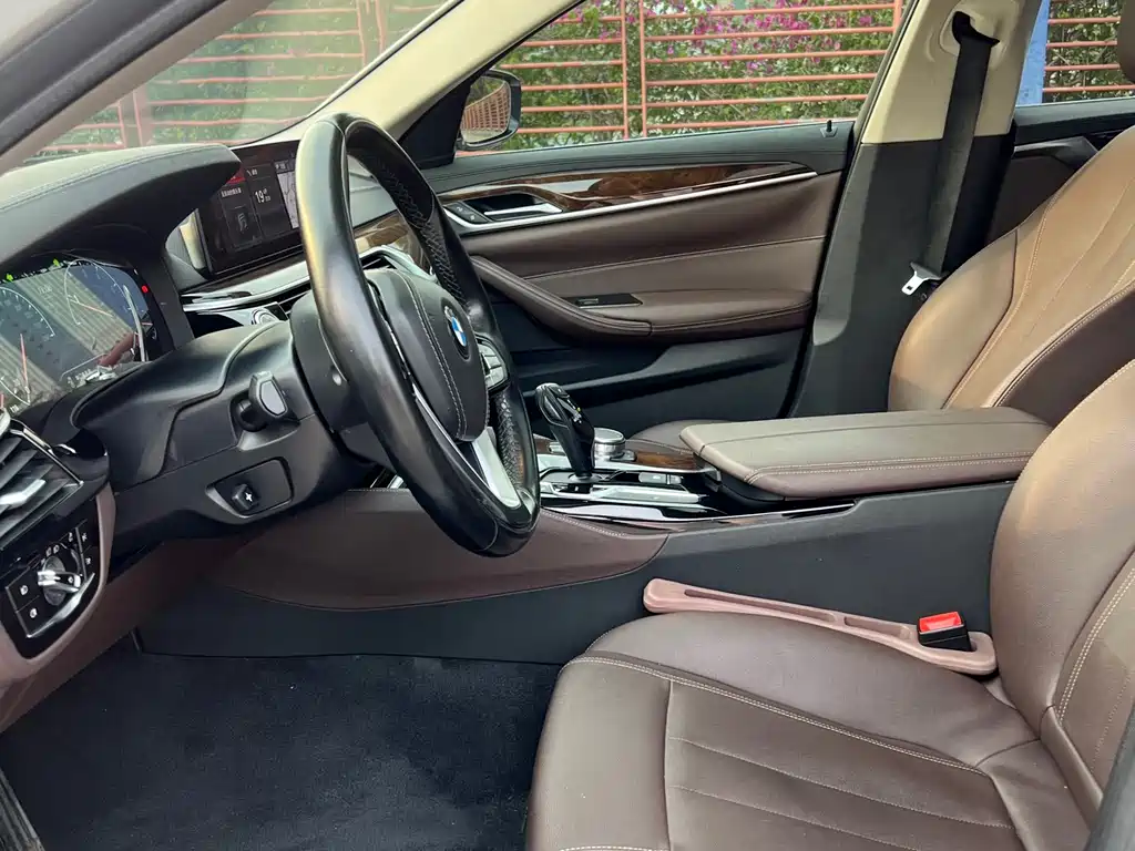 BMW 5 Series 2019 525Li Luxury Package купить на сайте DeffCars