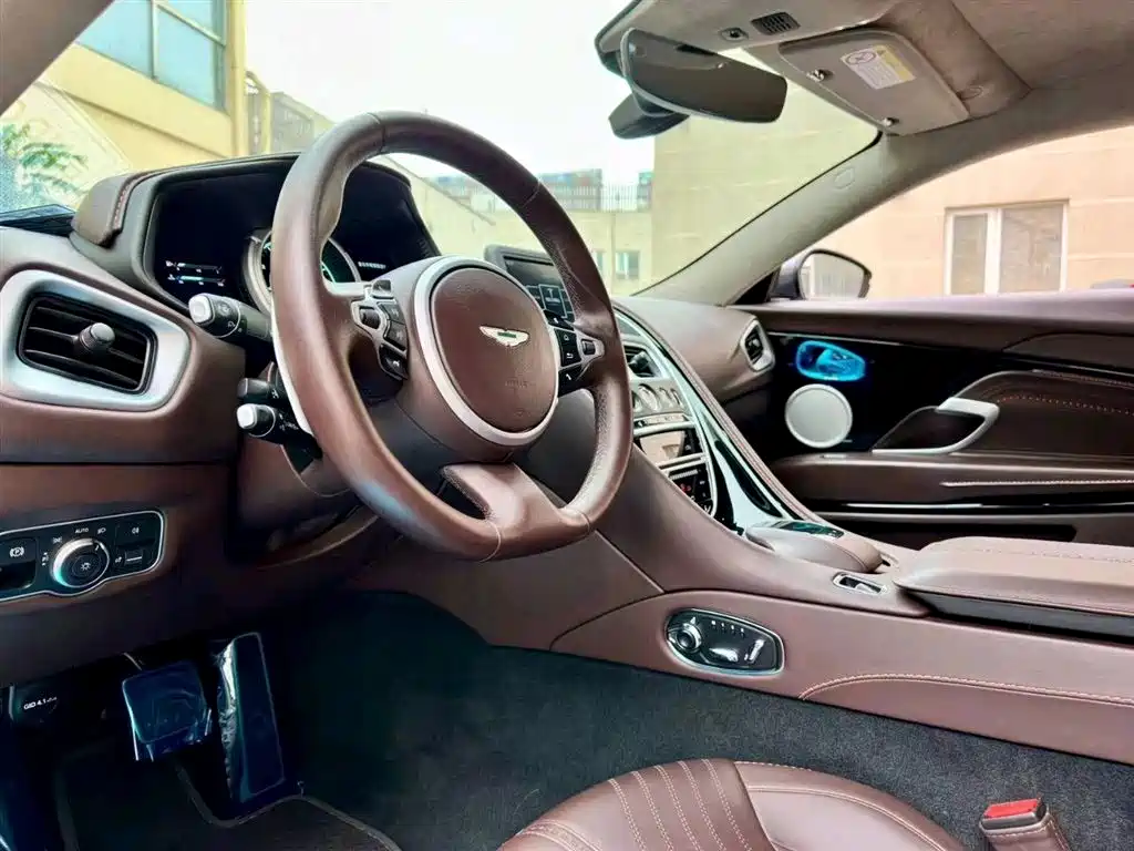 Aston Martin DB11 2020 4.0T V8 Coupe купить на сайте DeffCars