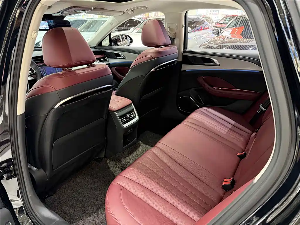 Hongqi H5 2025 2.0T automatic Qichang version купить на сайте DeffCars