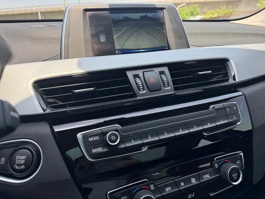BMW X1 2019 sDrive20Li Leading Model купить на сайте DeffCars
