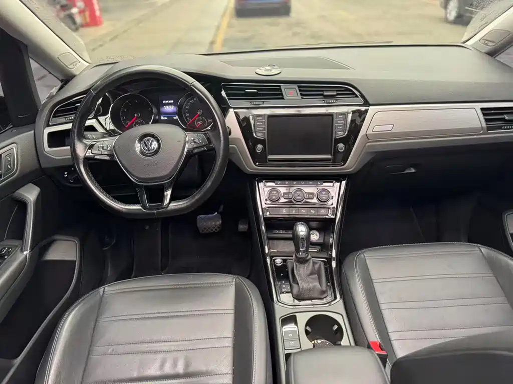 Touran 2018 Touran L 280TSI DSG Expansion Deluxe Edition 6 seats National V купить на сайте DeffCars