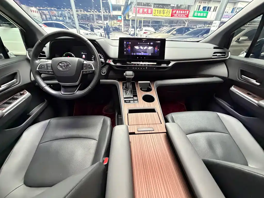 SIENNA 2024 2.5L Hybrid Deluxe Edition купить на сайте DeffCars