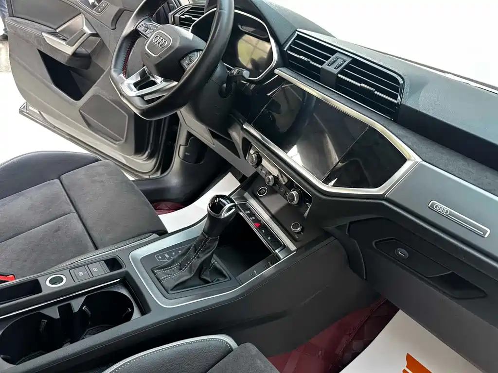 Audi Q3 2022 35 TFSI Fashionable and Dynamic купить на сайте DeffCars