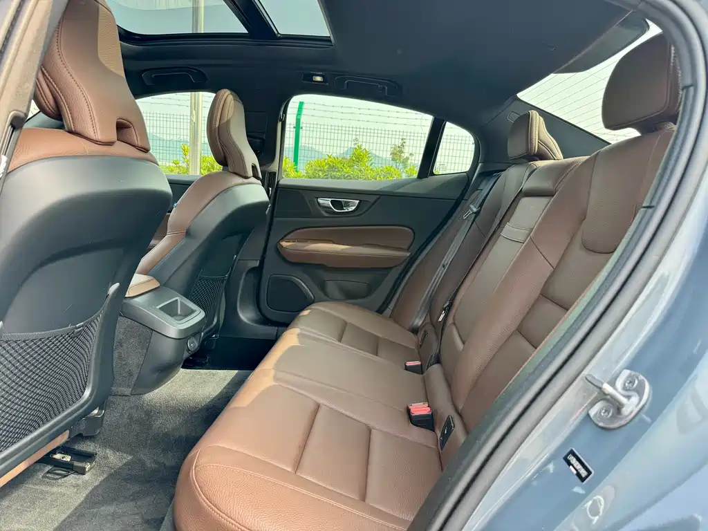 Volvo S60 2024 B4 Zhiyi Luxury Edition купить на сайте DeffCars