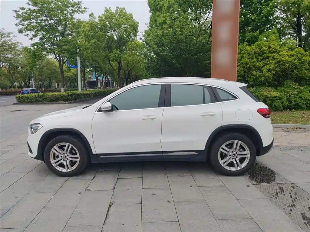 Mercedes-Benz GLA 2023 GLA 200 купить на сайте DeffCars