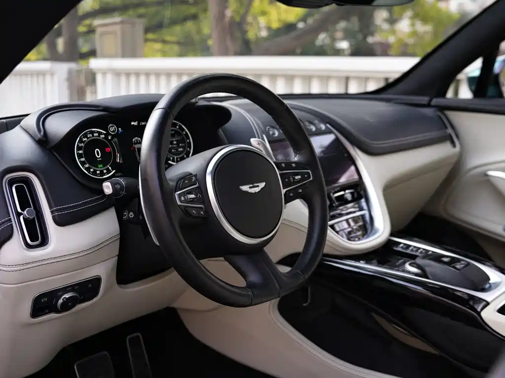 Astonmartin DBX 2023 3.0T STRAIGHT-SIX купить на сайте DeffCars