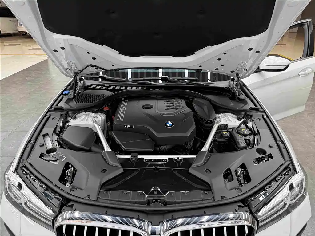 BMW 5 Series 2023 530Li Leading M Sports Package купить на сайте DeffCars