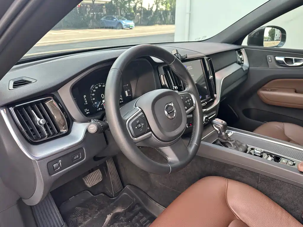 Volvo XC60 2021 T5 four-wheel drive Zhiyi Luxury Edition купить на сайте DeffCars