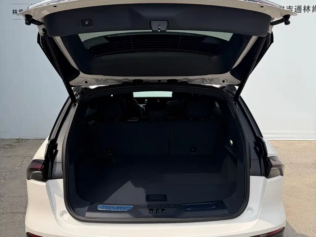 Voyager 2025 2.0T four-wheel drive presidential hybrid version купить на сайте DeffCars