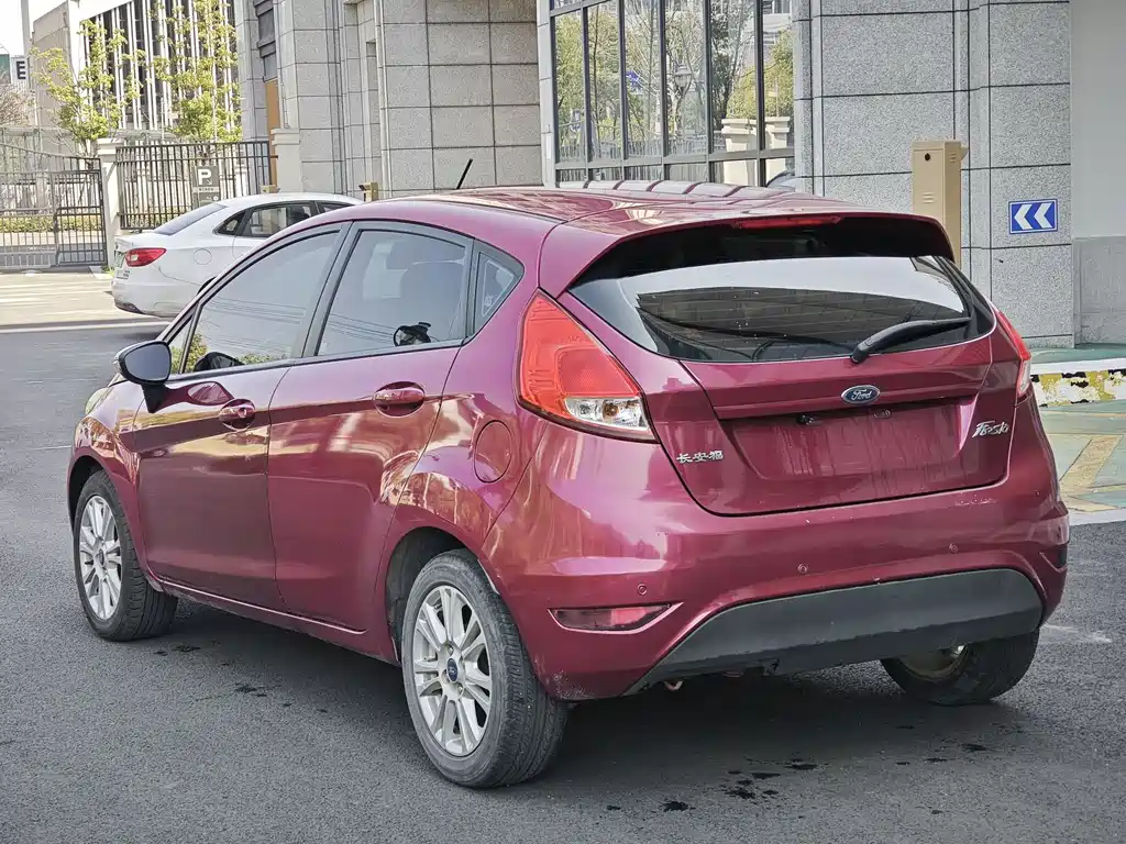 Carnival 2013 hatchback 1.5L automatic stylish model купить на сайте DeffCars