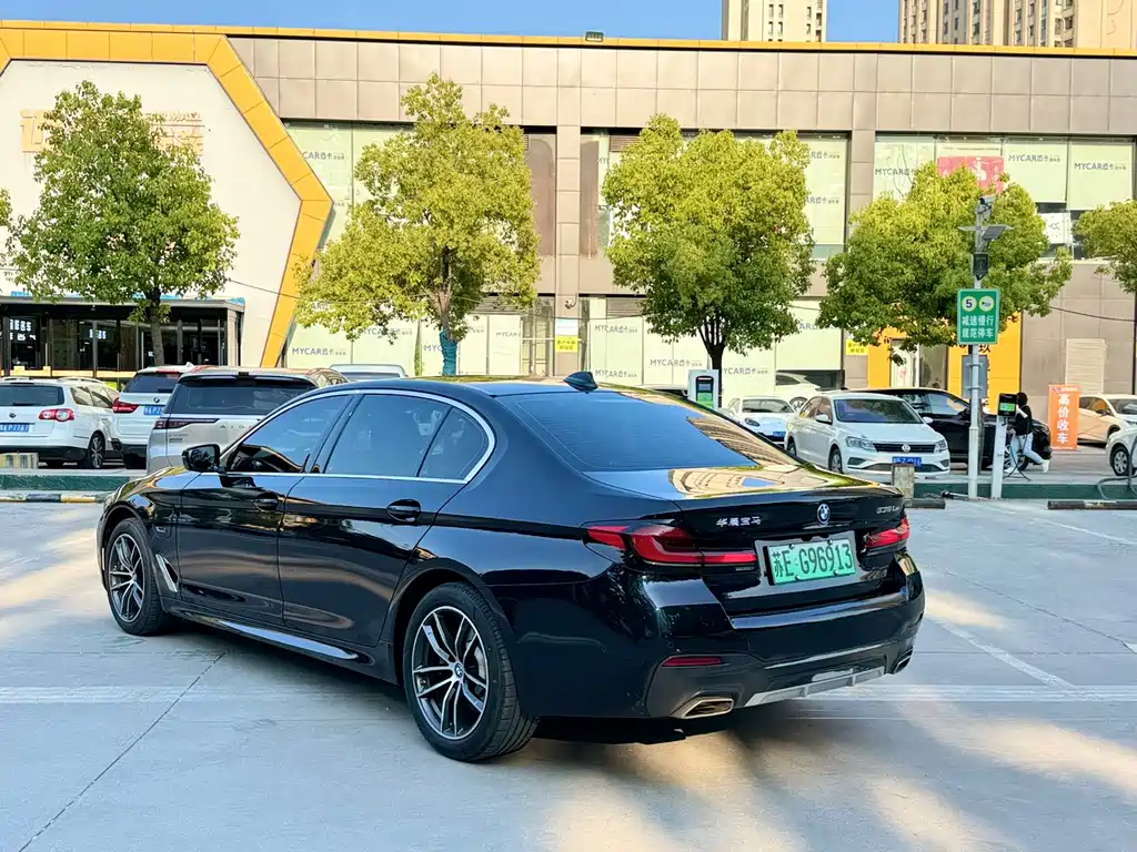 BMW 5 Series New Energy 2022 Model 535Le M Sports Package купить на сайте DeffCars