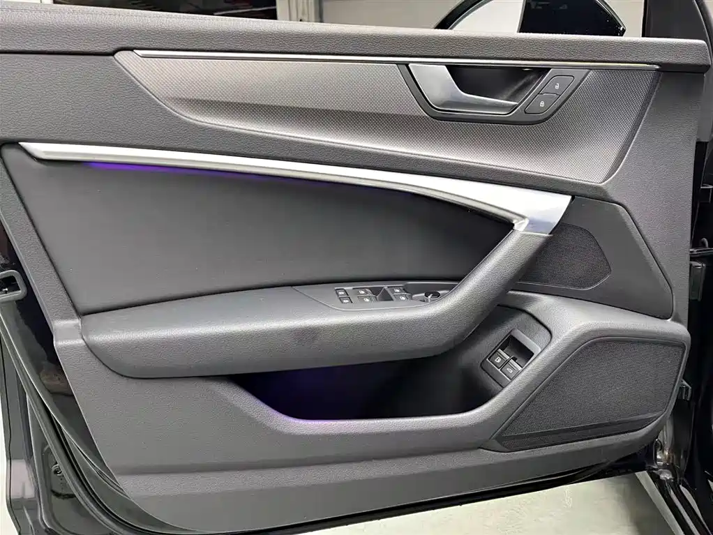 Audi A6L New Energy 2020 55 TFSI e quattro купить на сайте DeffCars