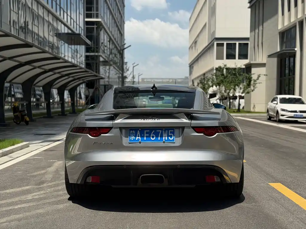 Jaguar F-TYPE 2019 2.0T hardtop version купить на сайте DeffCars