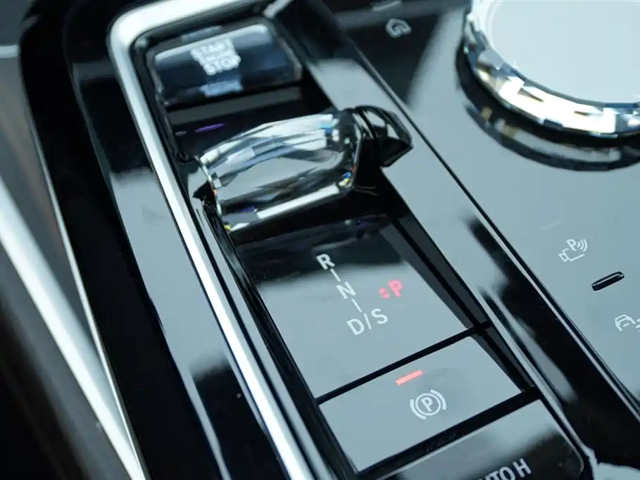 BMW 7 Series 2023 740Li Leading M Sports Package купить на сайте DeffCars