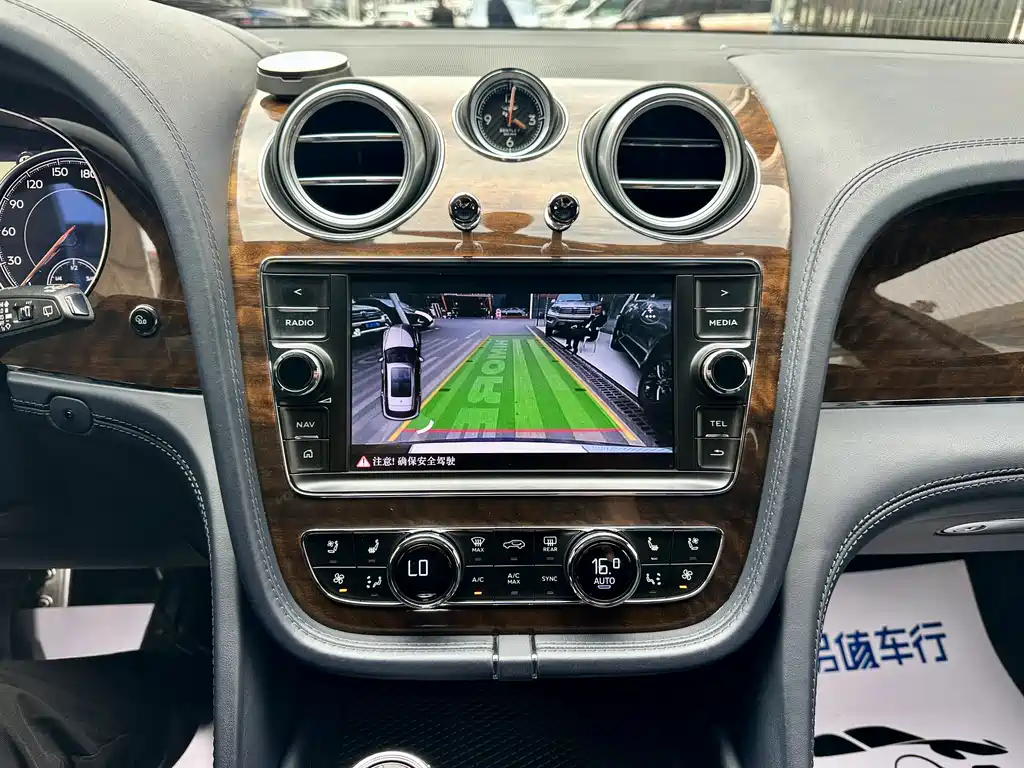 Bentayga 2017 6.0T Standard Edition купить на сайте DeffCars