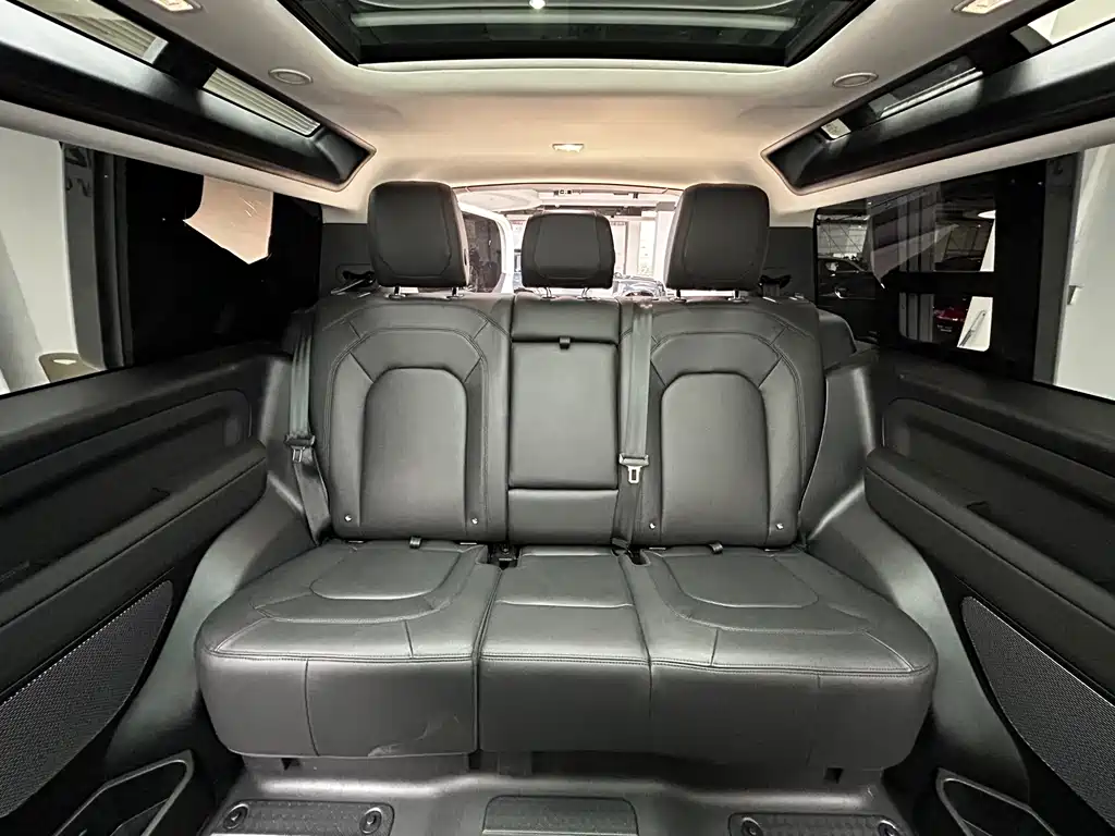 Land Rover Defender 2024 90 2.0T P300 S купить на сайте DeffCars