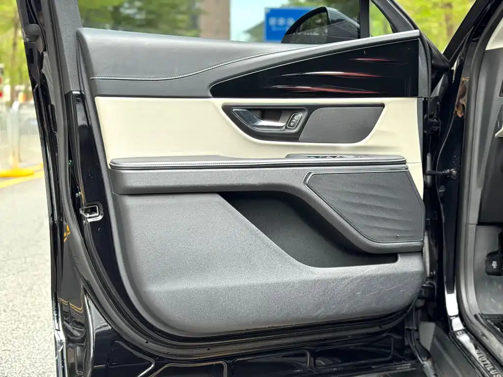 Voyager 2023 2.0T four-wheel drive Zunyi hybrid version купить на сайте DeffCars