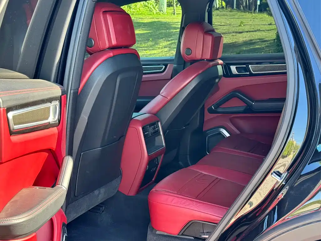 Cayenne New Energy 2020 Cayenne E-Hybrid 2.0T купить на сайте DeffCars
