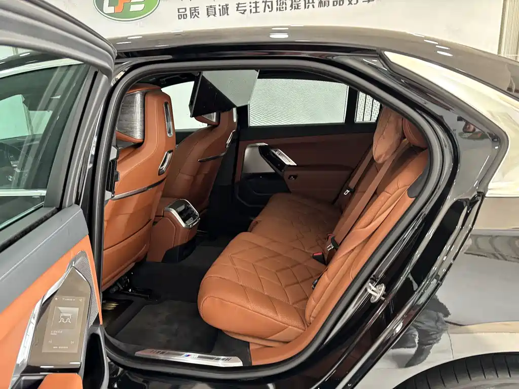 BMW 7 Series 2023 740Li Exclusive M Sports Package купить на сайте DeffCars