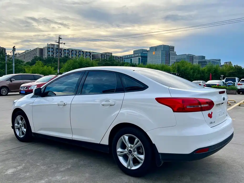 Focus 2017 Sedan 1.6L Manual Comfort Smart Mobility Edition купить на сайте DeffCars