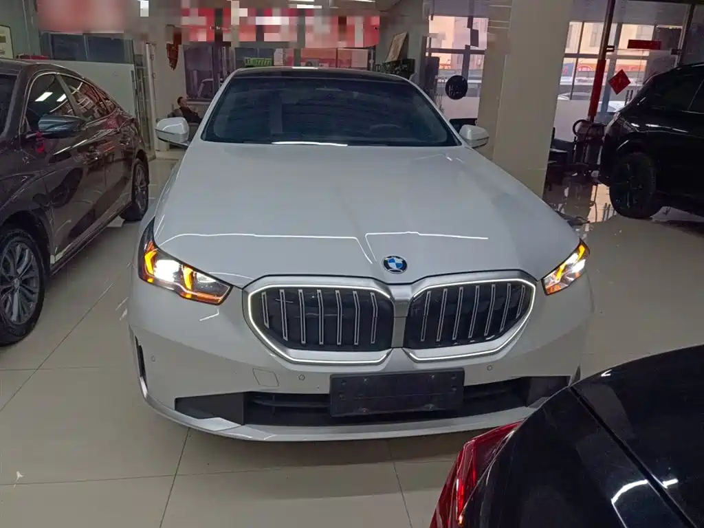 BMW 5 Series 2024 530Li Leading Luxury Package купить на сайте DeffCars