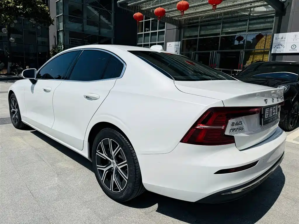 Volvo S60 2023 B4 Zhiyi Luxury Edition купить на сайте DeffCars