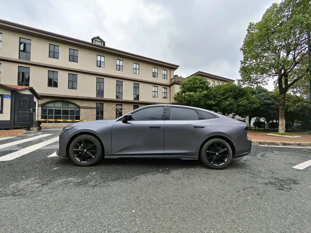 Changan UNI-V 2022 1.5T premium model купить на сайте DeffCars