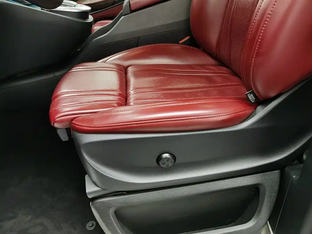 Mercedes-Benz V-Class 2022 V 260 L Long Wheelbase Luxury Edition купить на сайте DeffCars