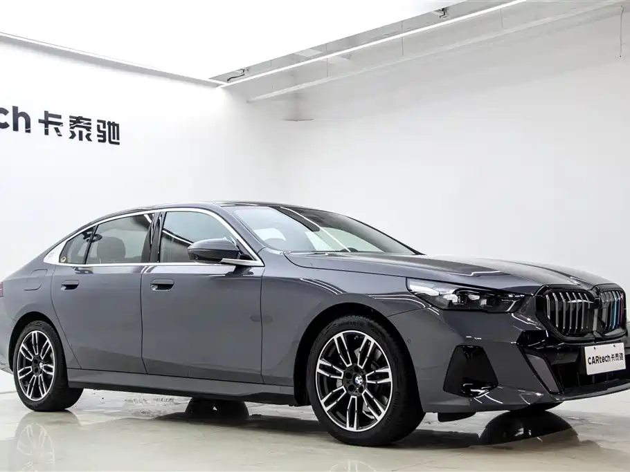BMW 5 Series 2025 530Li Leading M Sports Package купить на сайте DeffCars