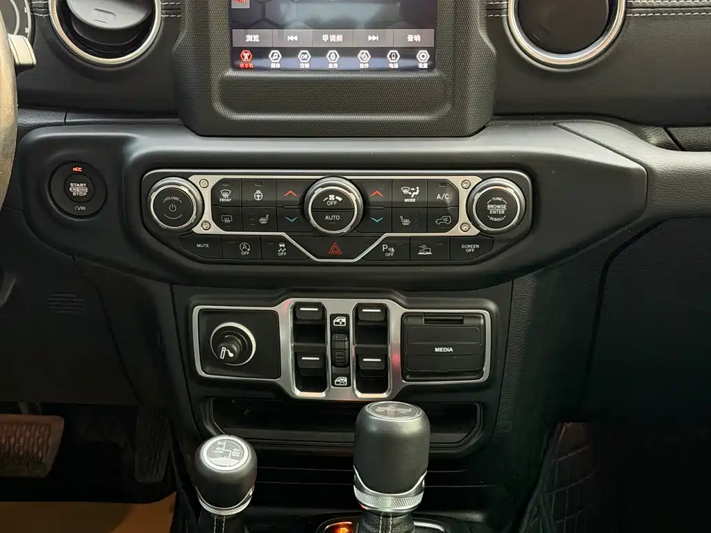 Wrangler 2021 2.0T Sahara four-door version купить на сайте DeffCars